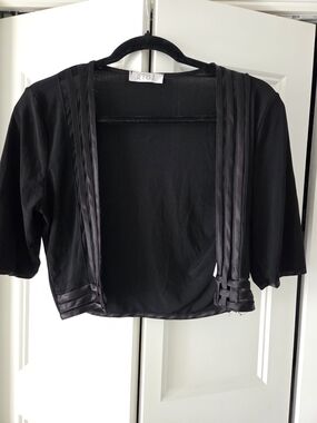 t/o Black Open-Front Satin-Trim Cropped Cardigan